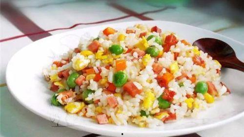 饭店炒饭爆料视频播放,视频曝光炒饭制作全过程  第2张